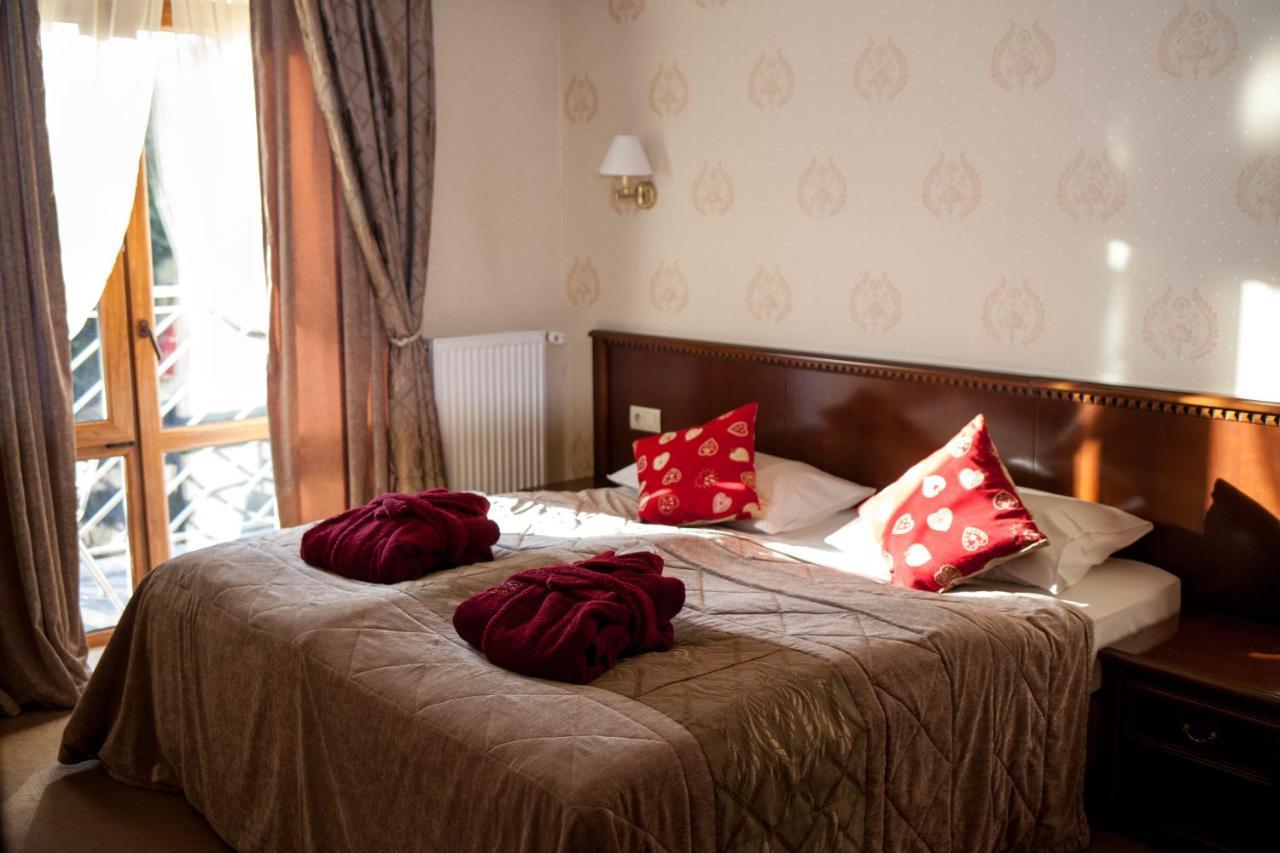 Romantik Spa Hotel Yaremche Bagian luar foto