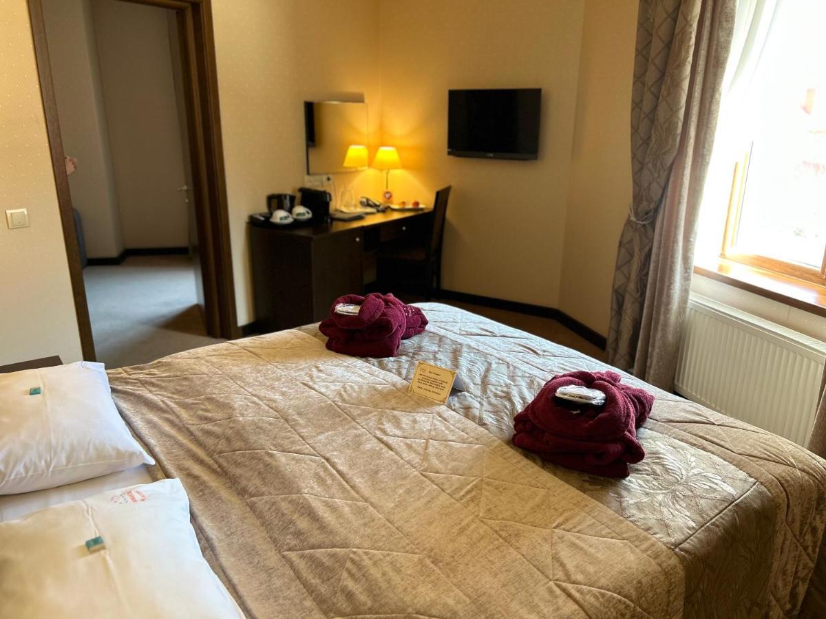 Romantik Spa Hotel Yaremche Bagian luar foto